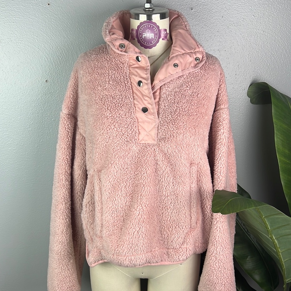 Women’s Blush Fleece Teddy Pull-Over Size Small